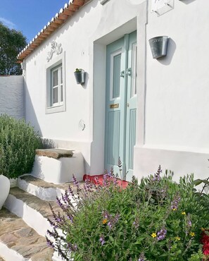 Front of property - Casa no Montinho  (Ourique)