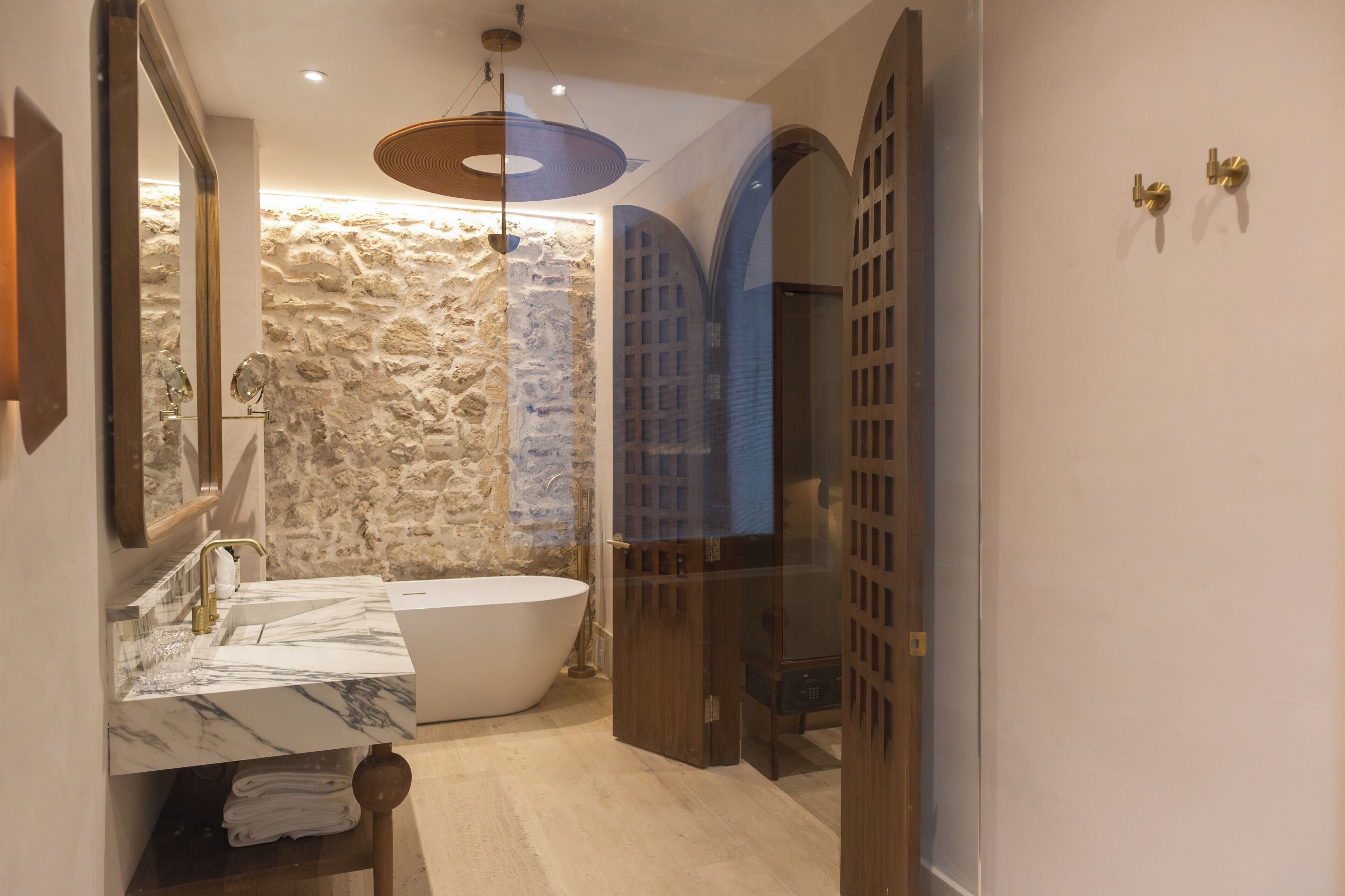 Premium Room, 2 Queen Beds | Bathroom