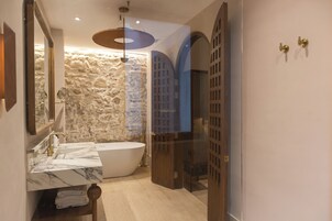 Premium Room, 2 Queen Beds | Bathroom | Hair dryer, towels, soap, shampoo