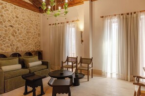 Suite, 1 cama de matrimonio grande | Zona de estar