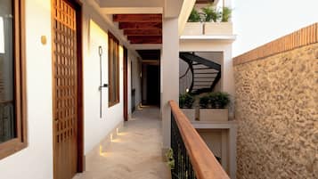 Handrails in hallways