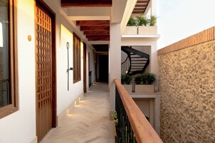 Handrails in hallways