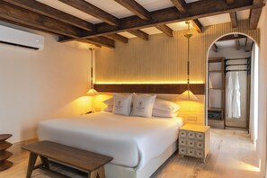 Premium-Zimmer, 1 King-Bett | Zimmersafe, schallisolierte Zimmer, Bügeleisen/Bügelbrett