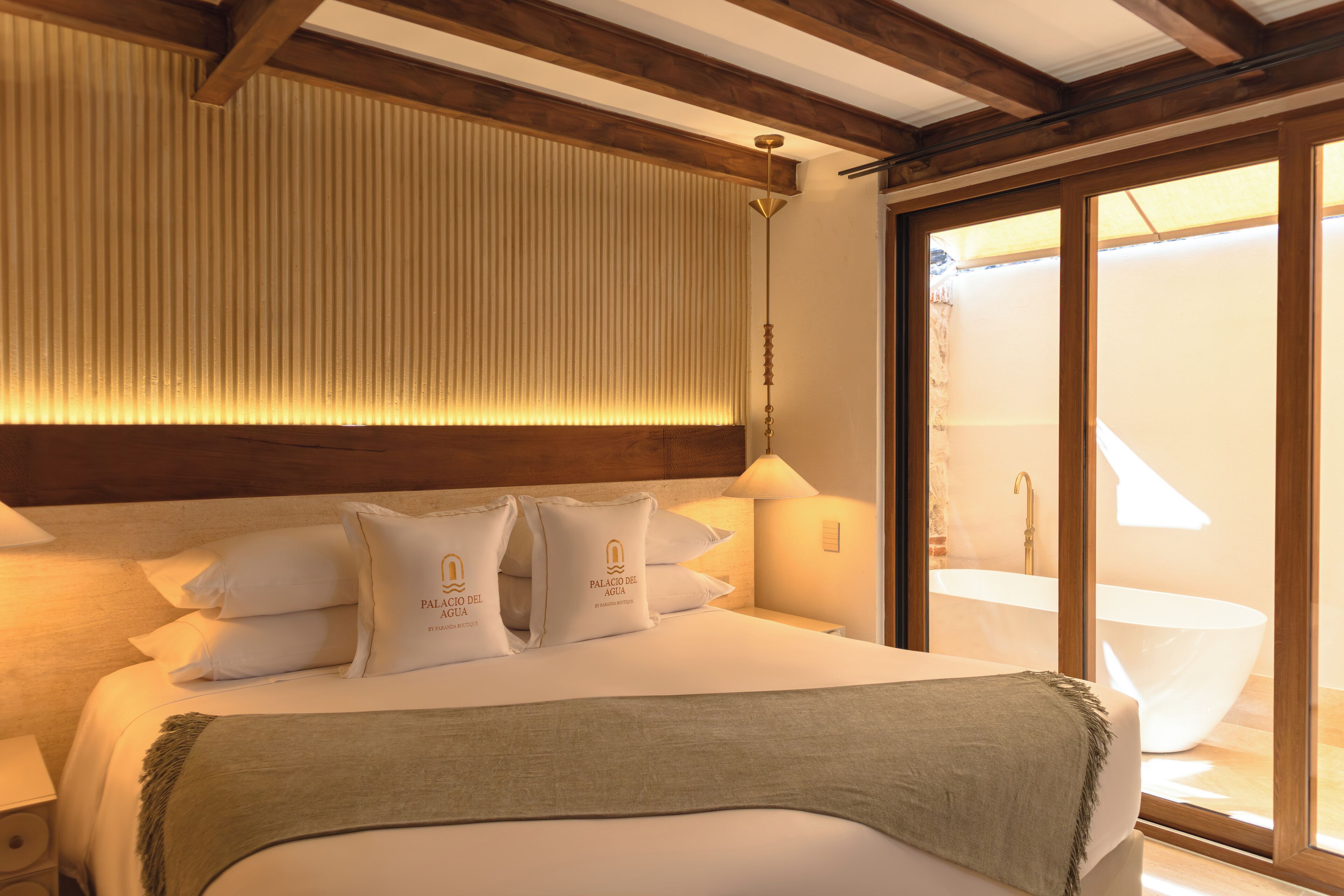 Junior kamer, 1 kingsize bed | Een minibar, een kluis op de kamer, geluiddichte muren