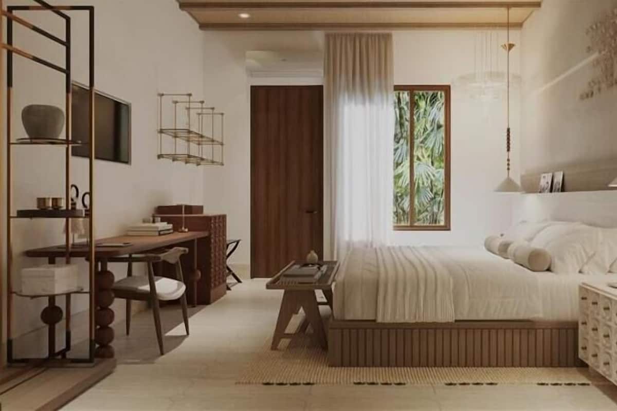 Junior Room, 1 King Bed | In-room safe, soundproofing, iron/ironing board, free WiFi