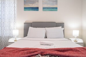 8 chambres, fer et planche à repasser, lit parapluie, Wi-Fi gratuit