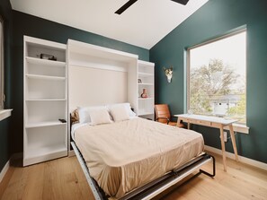 3 habitaciones, tabla de planchar con plancha, wifi y ropa de cama 
