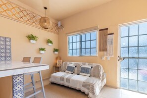 Smart TV, music library - Steps to Beach & Dowtown, Starlink WiFi, Laundry Service, PetsOK (Lo de Marcos)