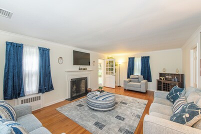 Spacious 5-Bedroom 6 Bed House In Gorgeous Upper Montclair with AC, Theater Room