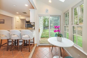 Private kitchen - Spacious 5-Bedroom 6 Bed House In Gorgeous Upper Montclair with AC, Theater Room (Upper Montclair)