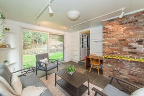 TV - Spacious 5-Bedroom 6 Bed House In Gorgeous Upper Montclair with AC, Theater Room (Upper Montclair)