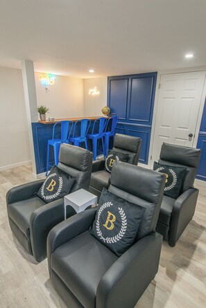 Interior - Spacious 5-Bedroom 6 Bed House In Gorgeous Upper Montclair with AC, Theater Room (Upper Montclair)