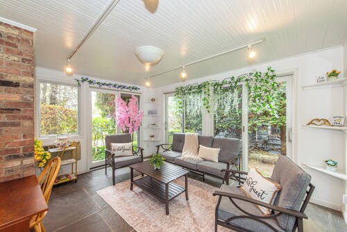 Spacious 5-Bedroom 6 Bed House In Gorgeous Upper Montclair with AC, Theater Room