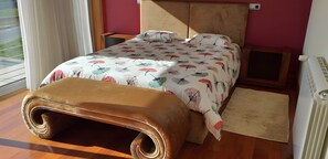 مكواة/لوح كي وواي فاي وملاءات أسرّة