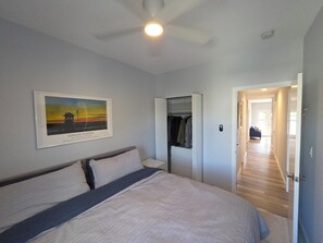 Internet, bed sheets - Talk about Location!!!!    Across from the Beach,Lucy & the GreenHouse (Margate City)
