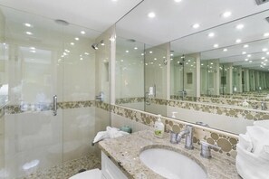 Shower, towels, soap, toilet paper - 2-bedroom condo on lovely Indian Rocks Beach with AC (Indian Rocks Beach)