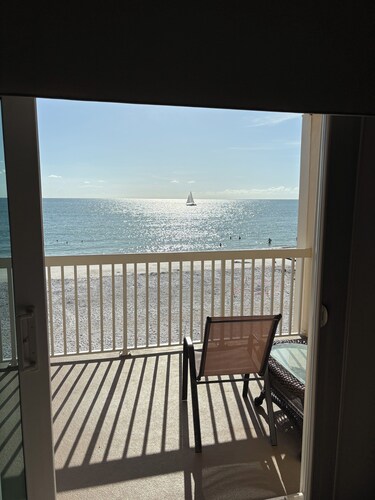 2-bedroom condo on lovely Indian Rocks Beach with AC