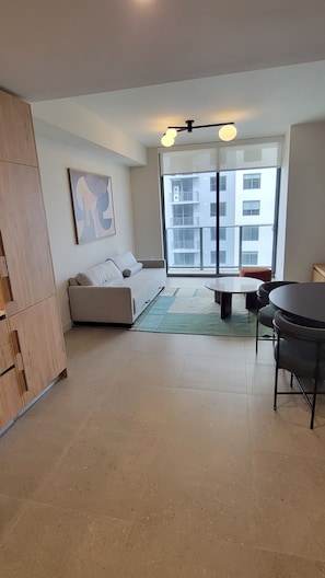 Apartamento, 1 quarto, sacada, vista para a cidade | Área de estar