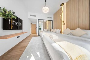 3 bedrooms, iron/ironing board, WiFi, bed sheets - Luxe JVC 3BR: Pool + Mall Access by Finelle Living (Dubai)
