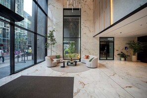 Lobby - Bright 3BR by Circle Mall | Family-Friendly, Pool (Dubai)