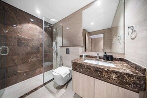 Dusche, Haartrockner, Shampoo