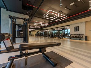 Fitness facility - 2BR Hideaway Near Circle Mall | Pool & Sauna (Dubai)