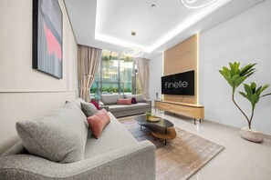 TV, offices - 1BR for 8 near Circle Mall by Finelle Living (Dubai)