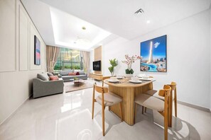 Dining - 1BR for 8 near Circle Mall by Finelle Living (Dubai)