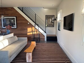 Smart TV, computer monitors