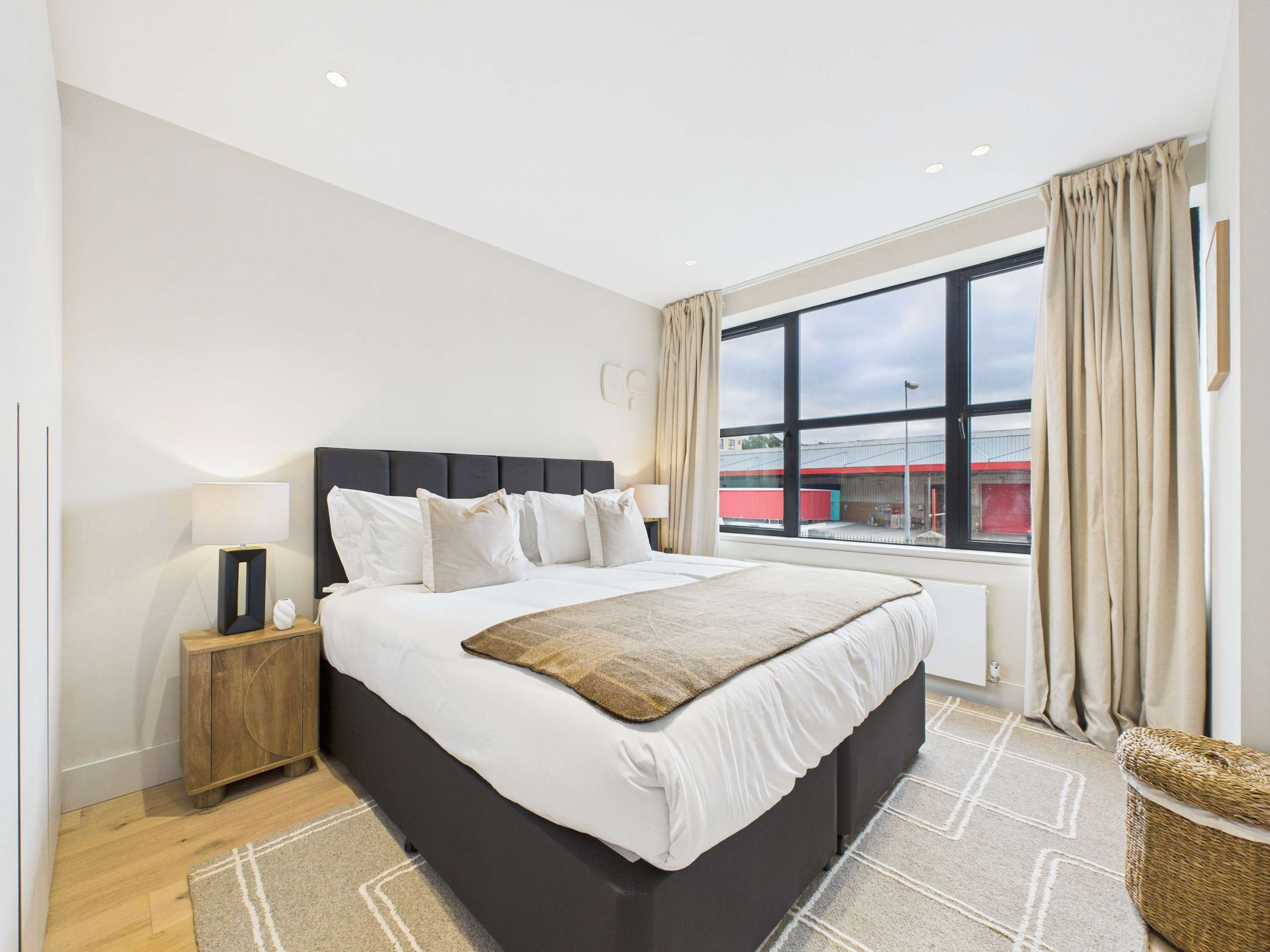 Escrivaninha, ferros/tábuas de passar roupa, berço de viagem, Wi-Fi