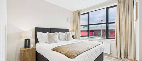 Escrivaninha, ferros/tábuas de passar roupa, berço de viagem, Wi-Fi