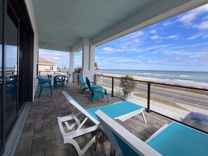 Outdoor dining - Spacious Beach Getaway with Ocean Views (Flagler Beach)