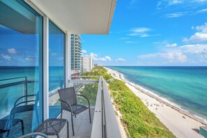 Property grounds - Bright 1-bedroom Condo in beautiful Miami Beach, Walk to the Beach (Miami Beach)