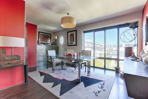 Living area - Stylish Duplex near Disneyland Paris with Parking for 2-8 Guests (Serris)