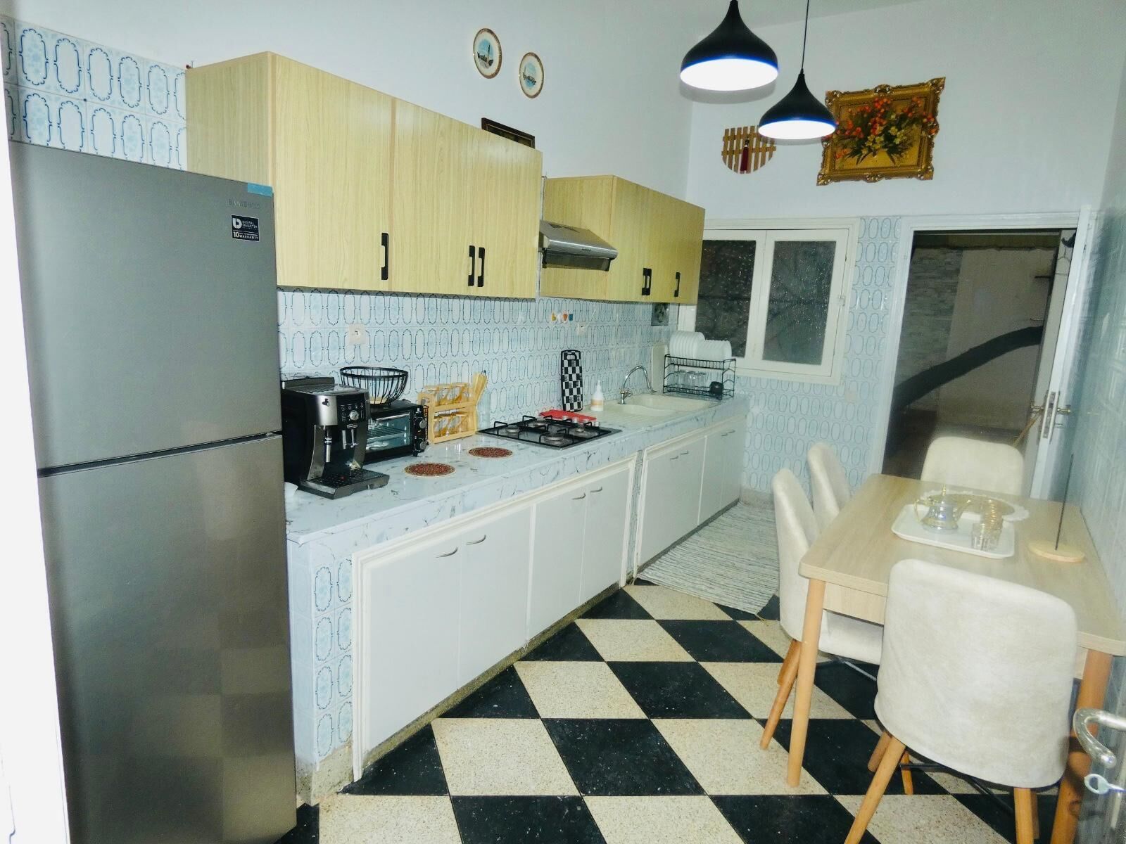 Mikrobølgeovn, ovn, kokeplater og oppvaskmaskin