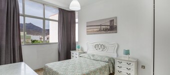 Vakantieappartement 'Karla' met Uitzicht op de Bergen, Balkon en Wi-Fi