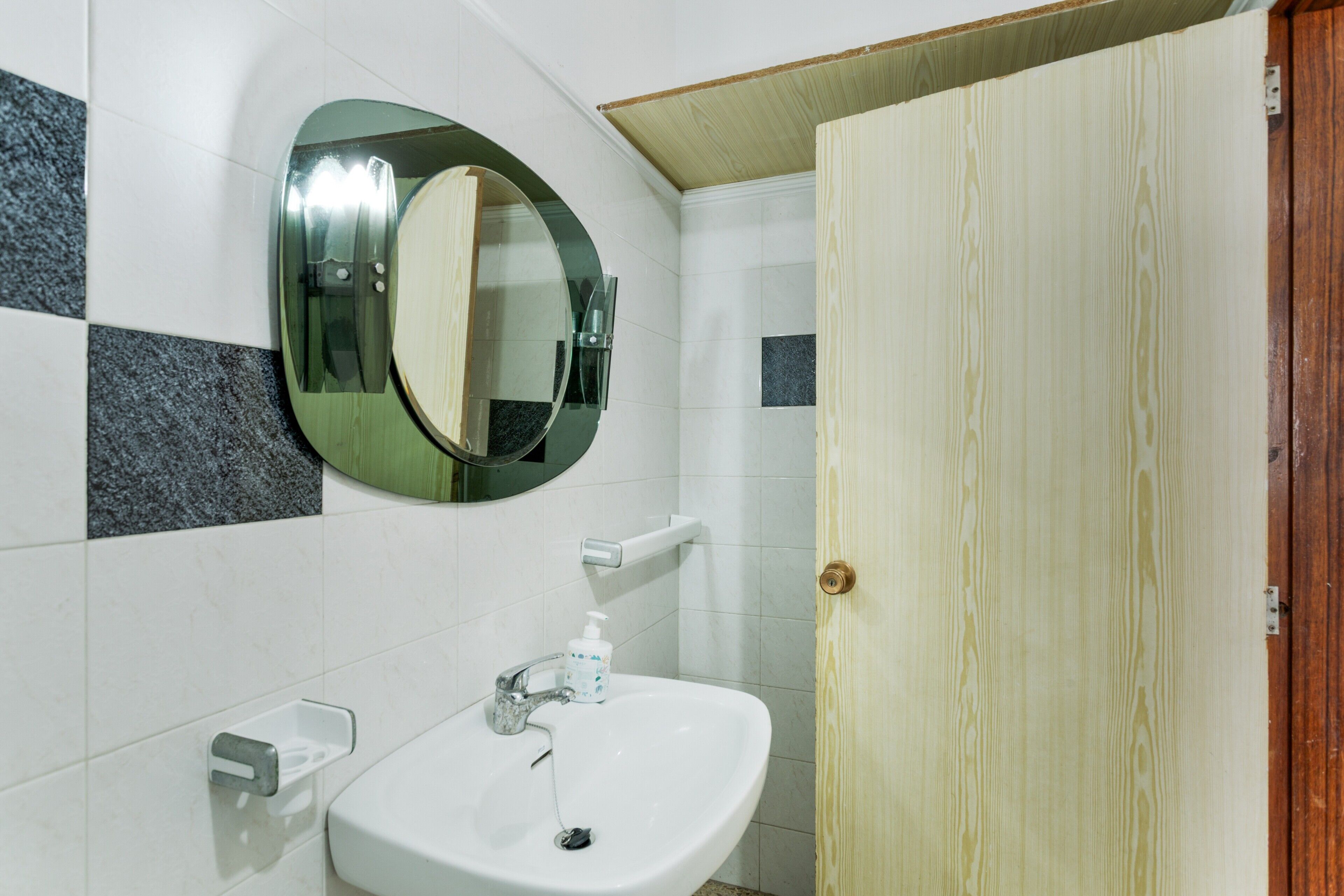 Een douche, een haardroger, handdoeken