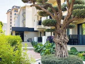 Exterior - Apartment 1+1 Qoople Saga 3 on Cleopatra Beach (Alanya)
