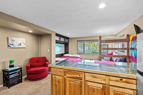 
Blue Beetle Condo – Ski Studio, Walk to Village