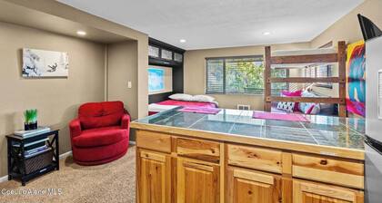Blue Beetle Condo – Ski Studio, Walk to Village