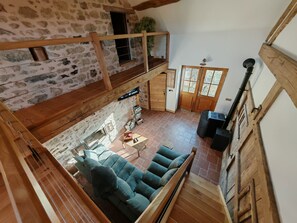 Smart TV, fireplace, video games, ping pong - Gîte Anmany : A soothing place in the Morvan, for a comfortable stay. (Velars-Le-Comte)
