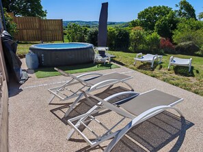 Terrace/patio - Gîte Anmany : A soothing place in the Morvan, for a comfortable stay. (Velars-Le-Comte)