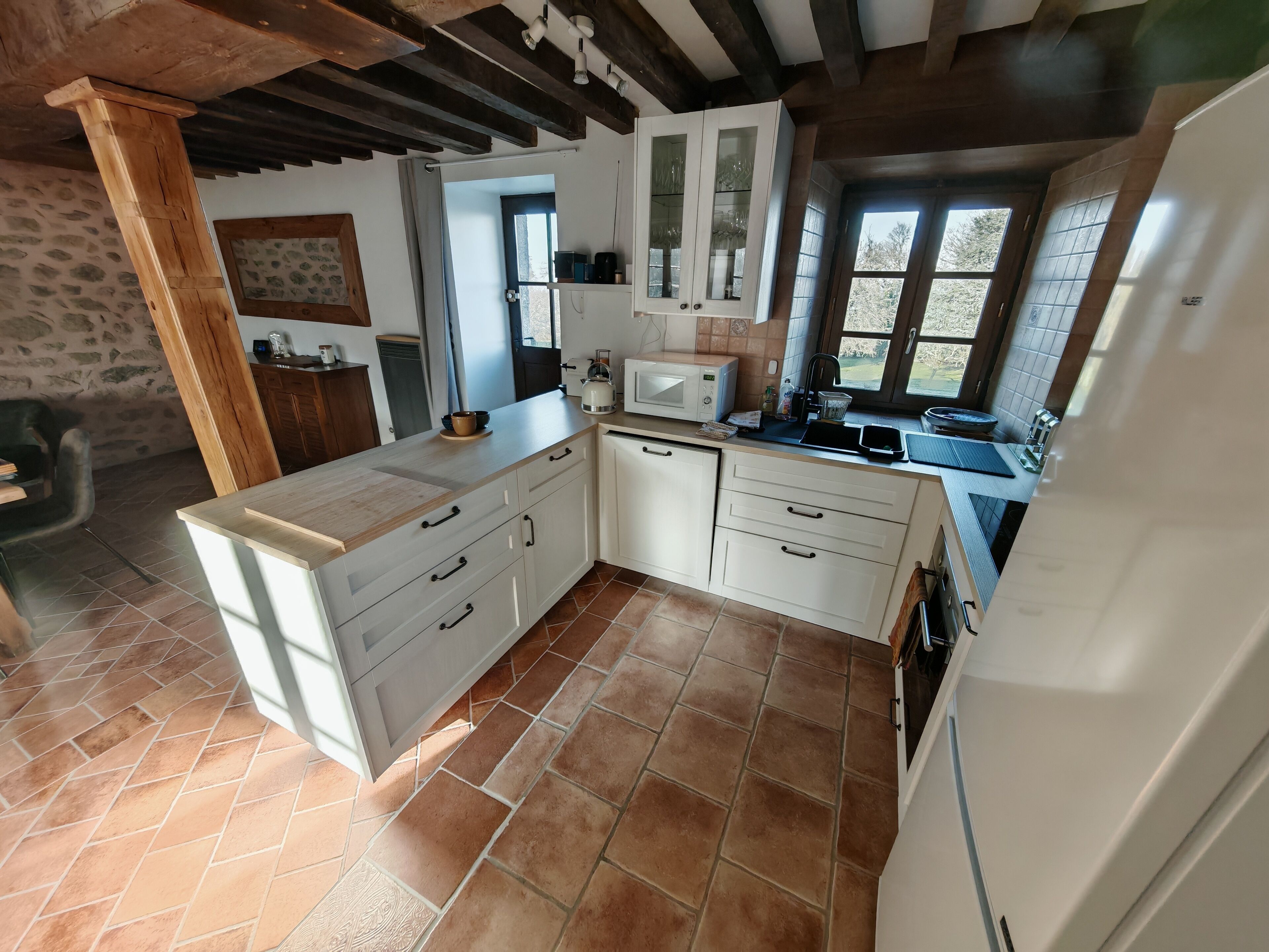 Refrigerador, microondas, horno y parrilla de estufa 