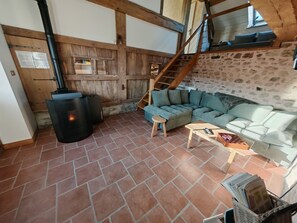 Smart TV, fireplace, video games, ping pong - Gîte Anmany : A soothing place in the Morvan, for a comfortable stay. (Velars-Le-Comte)