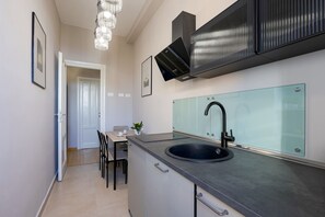 Private kitchen - Easylife – Design and comfort in vibrant Ostiense (Roma)