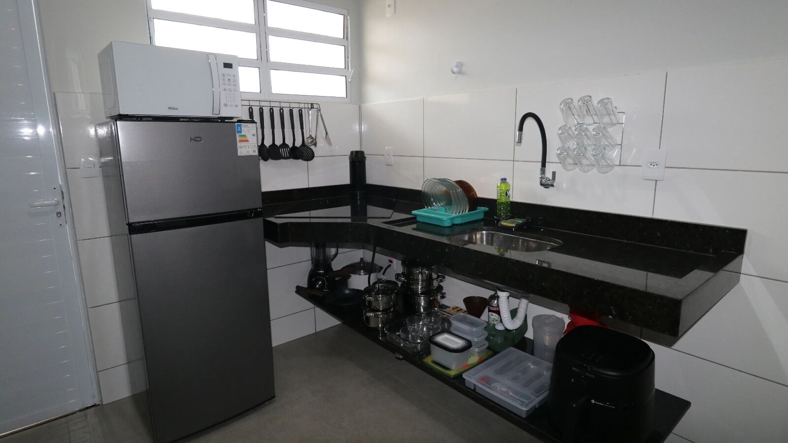 家庭開放式套房 | 私人廚房 | 大型冰箱、微波爐、爐台、鍋具/餐盤/廚房用品