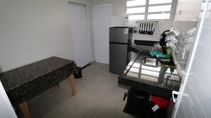 Family Studio Suite | Private kitchen | Full-size fridge, microwave, stovetop, cookware/dishes/utensils