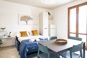 2 Schlafzimmer, Bügeleisen/Bügelbrett