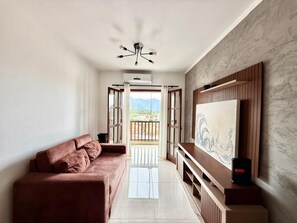 Living area - Apartment with Ocean View in Gated Community (São Sebastião)