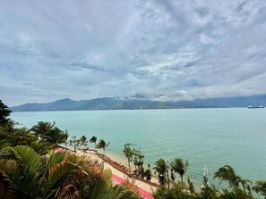 Beach - Apartment with Ocean View in Gated Community (São Sebastião)